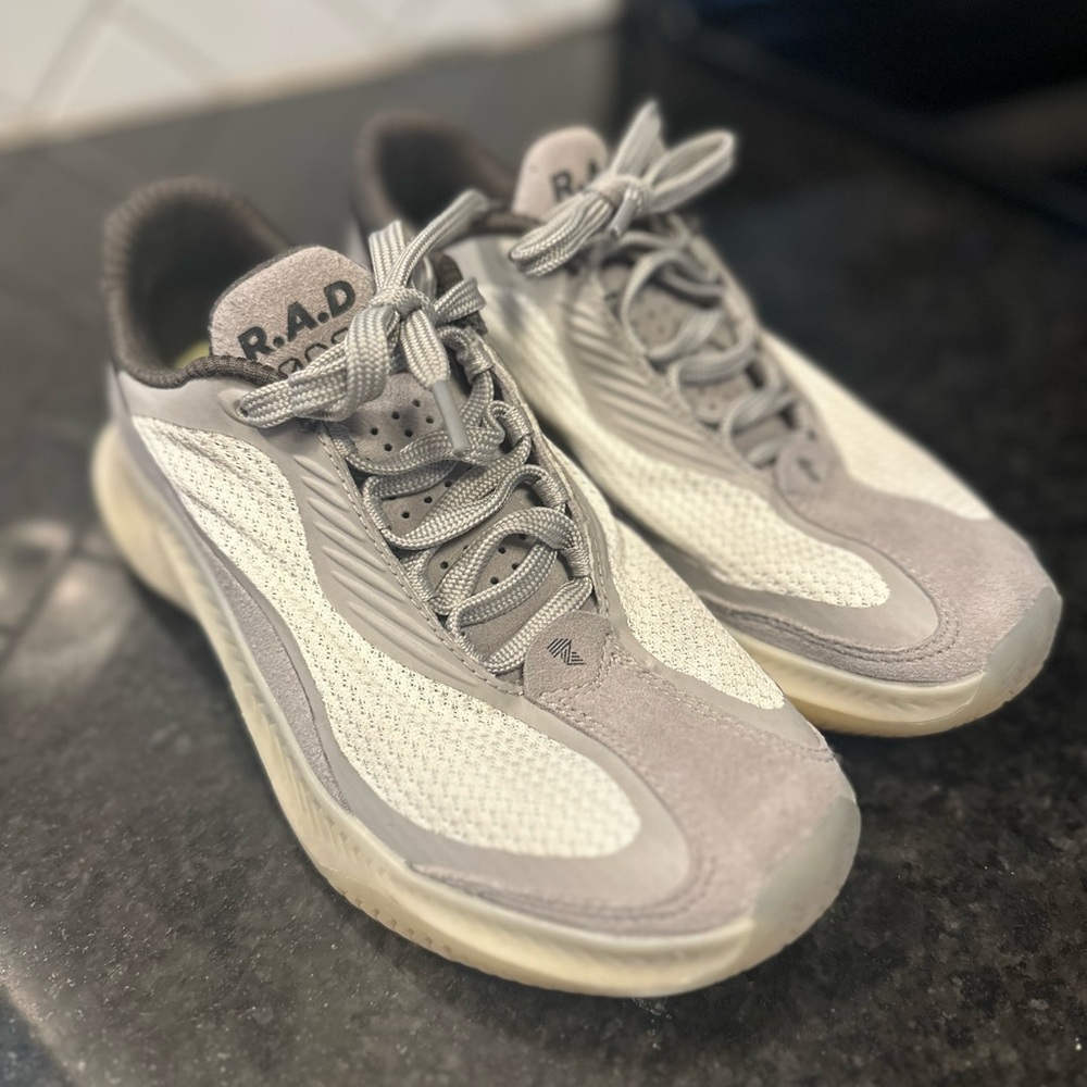 R.A.D cross trainers,gray, W7/M5.5.